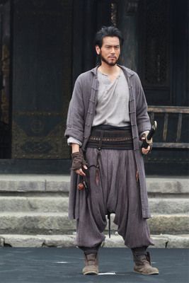 FOCUS TAIWAN Solarpunk Fashion, Eddie Peng, Medieval Clothing, Fantasy Male, Human Poses, Fantasy Costumes, Male Poses, Chinese Clothing, Action Poses