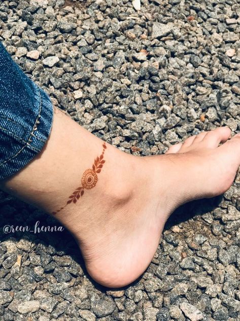 Henne Tattoo, Short Mehndi Design, Jagua Henna, Simple Mehendi Designs, Tato Henna, Leg Mehndi, Foot Henna, Henna Tattoo Designs Hand, Legs Mehndi Design