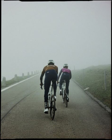 Cycling Aesthetic, Gravel Biking, Road Bike Photography, Cycling Inspiration, Pas Normal Studios, Pas Normal, Run Cycle, Colombian Women, Cycling Photography