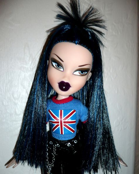 A few iconic looks served by Jade™️ Jade Bratz, Bratz Jade, Bratz Aesthetic, Bratz Doll Outfits, Brat Doll, Bratz Girls, Doll Makeup, Valley Of The Dolls, Barbie I