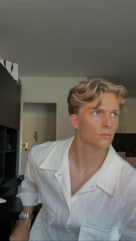 Mens Haircuts Blonde, Middle Part Hairstyles Men, Blonde Hair Men, Blonde Man, Men Blonde Hair, Mens Haircuts Short Hair, Blonde Hair Boy, Men Haircut Curly Hair, Middle Part Hairstyles