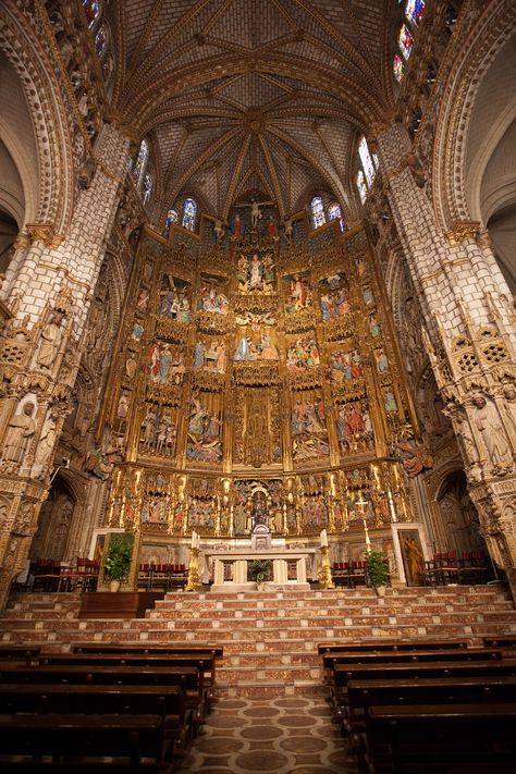 Toledo Cathedral, Toledo Spain, Religious Architecture, Cathedral Church, Church Architecture, Sacred Places, Place Of Worship, Beautiful Architecture, Beautiful Buildings