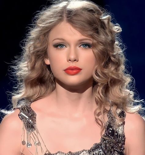 Taylor Swift Fearless Tour 2009, Taylor Swift Fearless Era Makeup, Taylor Swift Debut Makeup, Taylor Swift Fearless Makeup, Fearless Makeup Taylor Swift, Fearless World Tour, Fearless Makeup, Taylor Swift Eras Tour Fearless, Taylor Swift Core