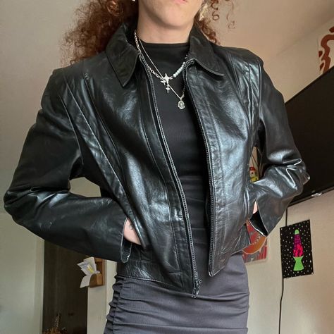 Vintage Women’s Wilson’s Leather Jacket! Size 14, Fits Xs/S I Am 5’8 115 Lbs For Reference Looks Brand New! Nothing Wrong With It. Leather Is Still In Perfect Condition Battle Gear Female, Rockstar Leather Jacket, Leather Jacket Women Outfits, Tight Leather Jacket Outfit, Aesthetic Jackets Vintage, Y2k Leather Jacket Outfit, 90s Woman Fashion, Leather Jacket Reference, Leather Jacket Aesthetic Girl