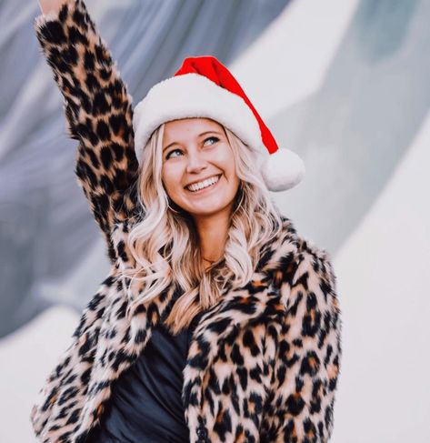 10 Easy Holiday Photoshoot Ideas You Can Totally Pull Off - hello emily erin Holiday Shoot, Andy Williams, Holiday Photoshoot, Holiday Campaign, Winter Photos, Brand Collaboration, Christmas Pjs, Holiday Market, Unique Holiday Gifts