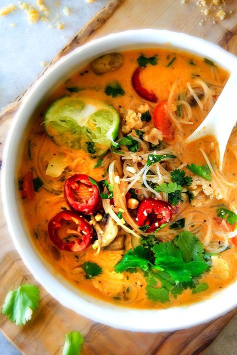 One Pot Thai, Thai Chicken Noodle Soup, Asian Chicken Noodle Soup, Thai Noodle Soups, Lasagna Dinner, Thai Chicken Noodles, Thai Chicken Soup, Soup Ideas, Thai Soup