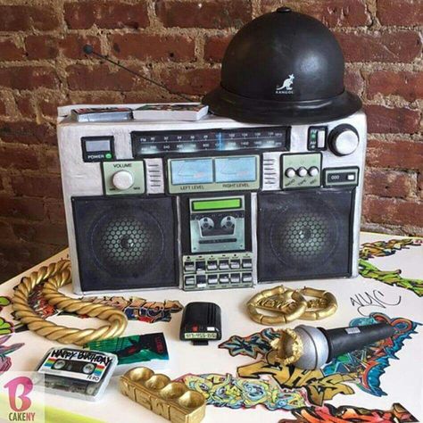 Old School Decorations Party, Old School Hip Hop Party, Boombox Cake, Old School Party, 90s Hip Hop Party, Hip Hop Birthday Party, 90s Party Ideas, 90s Party Decorations, Hip Hop Birthday