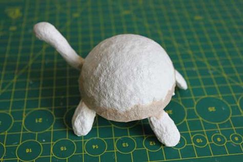 Tutorial alebrije tortuga Sculpture Lessons, Paper Mache Animals, Mexican Crafts, Paper Mache Art, Paper Mache Crafts, Painted Gourds, Cement Crafts, Papel Mache, Paper Art Craft