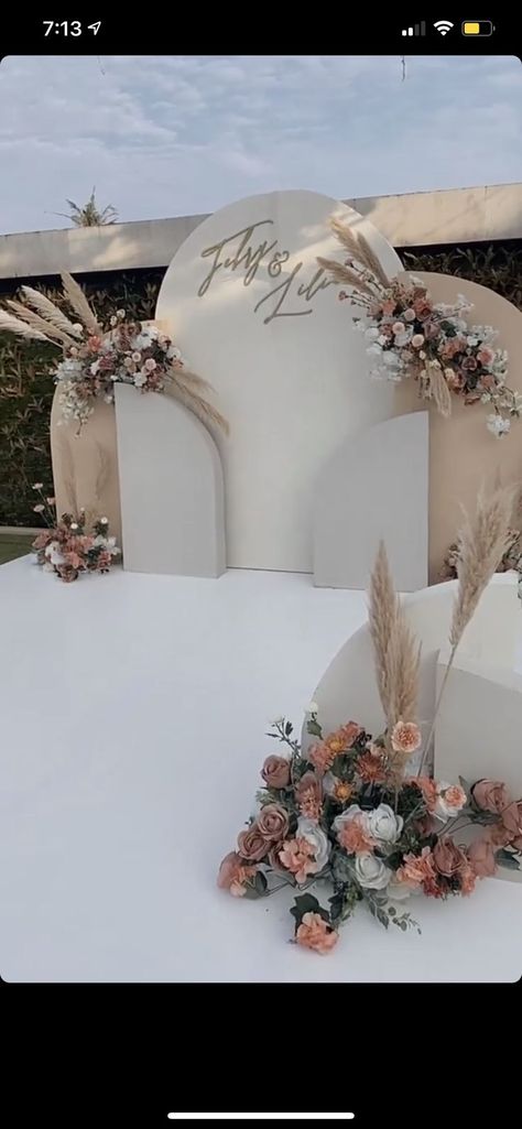 Boho Engagement Backdrop, Wedding Backdrop Aesthetic, Wedding Backdrop 2023, Engagment Decoration Stage Simple, Engagement Party Photo Wall, Engagement Photo Wall, Photoshoot Wall Ideas Photo Backdrops, Engagement Party Decorations Elegant, Bridal Shower Photo Wall