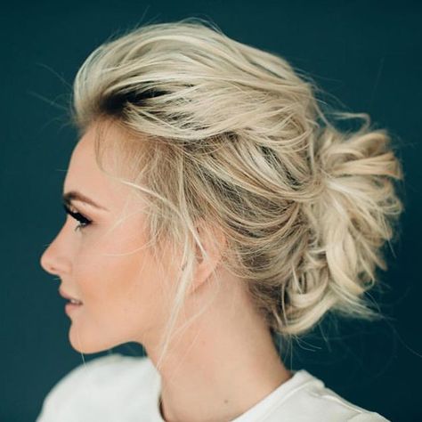 I loved @hairandmakeupbysteph light and airy version of the french twist. I never wanted to wash my hair, seriously I wore it the whole next day. Messy French Twist, French Twist Updo, Blonde Updo, Prom Hair Updo, French Twist Hair, Bridesmaid Hair Updo, Low Bun, Penteado Cabelo Curto, Scene Hair