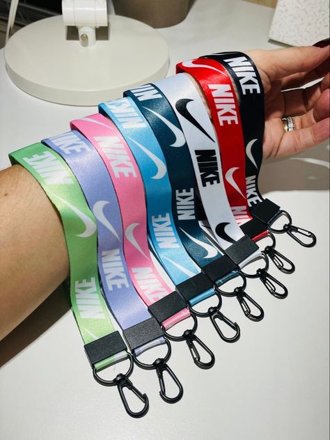 Nike Wristlet Keychain, Nike Keychain Lanyard Ideas, Nike Keychain, Lanyard Aesthetic, Nike Jewelry, Wristlet Lanyard, Nike Lanyard, Fashion Keychain, Nike Logo Wallpapers