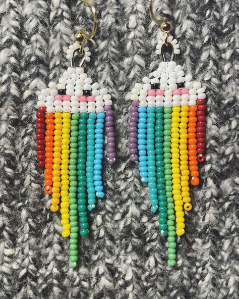 Cloud & Rainbow Earrings☁️🌈 Bead pattern available in my etsy shop: HeartandFloral Made with size 11/0 seed beads, fireline and one g thread, stainless steel. . . . . . . . . . . #beadpattern #seedbeadearrings #beading #beadwork #diyearrings #diyfashion #earringshop #earringstagram🔝 #earringstyle #earringfashion #rainbow #rainbowaesthetic #rainbows #clouds #cloudlovers #cuteearrings Cloud Rainbow, Beaded Lamps, Earrings Bead, Beaded Earrings Diy, Loom Pattern, Seed Bead Patterns, Handmade Earrings Beaded, Beaded Earrings Patterns, Bead Loom Patterns