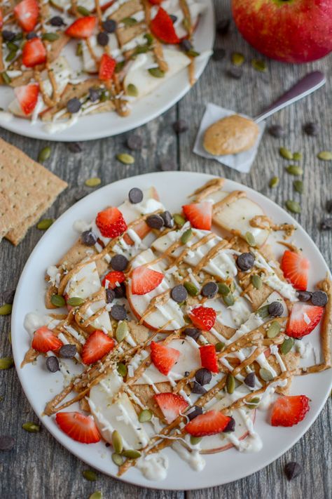 Apple Graham Cracker Snack Nachos Salmon With Maple Syrup, Graham Cracker Snacks, Maple Syrup Salmon, Fruits Recipes, Healthy Crackers, Frozen Salmon, Snacks Ideas, Kids Cooking Recipes, Healthy Vegetable Recipes