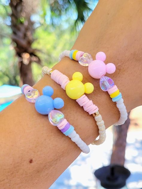 Disney Bracelets, Disney Family Trip, Disney Crafts For Kids, Disney Charm Bracelet, Make Clay Beads, Disney Trip Outfits, Inspired Bracelets, Pony Bead Bracelets, Disney Adult