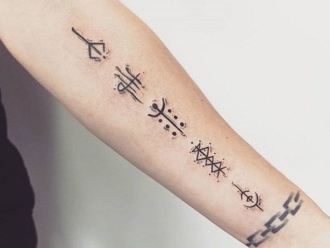 runen namen runen tattoo schwarze sonne viking tattoo runen bedeutung tattoo runen hand innenseite Tom Tattoo, Druid Tattoo, Boss Tattoo, Dark Souls Tattoo, Mark Tattoo, Soul Tattoo, Rune Tattoo, Epic Tattoo, Gaming Tattoo