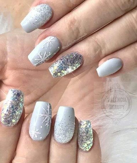 Nail Designs Bling, Special Nails, Winter Nails Acrylic, Nine Inch Nails, Snowflake Nails, Christmas Nails Acrylic, Winter Nail Art, Winter Nail Designs, Nagel Inspo