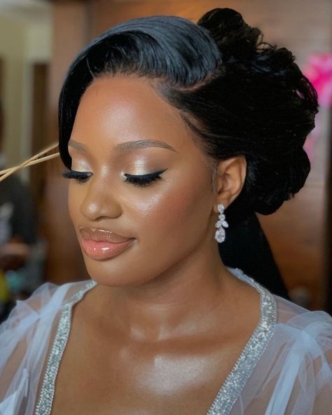 Simple Makeup For Bride, Wedding Makeup For Bride Natural, Light Make Up Looks Natural Makeup, Simple Bride Makeup, Black Bride Makeup Wedding, Light Make Up, Black Brides Hairstyles, Black Bridal Makeup, Lounge Wedding