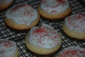 Donna Sue's Church Cookies (Authentic Amish Church Cookies) Amish Cookies, Soft Frosted Sugar Cookies, Best Amish Recipes, Pennsylvania Dutch Recipes, Amish Pennsylvania, Amish Bread, Mennonite Recipes, Attending Church, Dutch Recipes