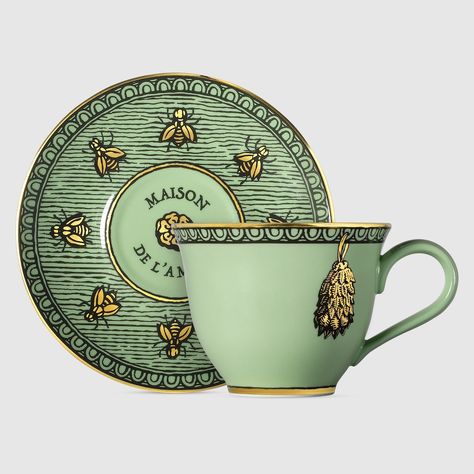 Shop the Odissey print tea cup and saucer, set of two at GUCCI.COM. Enjoy Free Shipping and Complimentary Gift Wrapping. Serving Bowls Ceramic, Gucci Bee, Green Tea Cups, Luxury Tableware, Gucci Gifts, Porcelain Tea Set, China Design, Glass Coffee Mugs, Ceramics Pottery Art