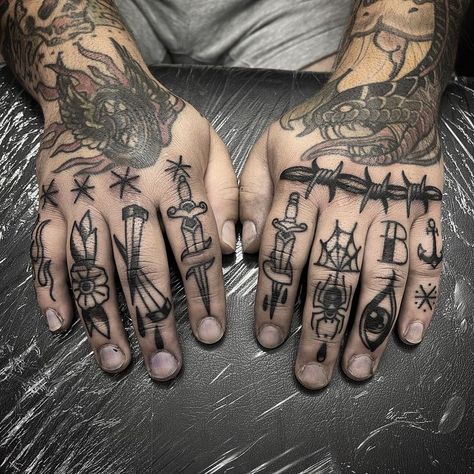 30 Awesome Finger Tattoos Men Inspirations & Designs Sun Finger Tattoo, Finger Tattoos Men, Best Finger Tattoos, Finger Tattoos For Men, Small Finger Tattoo, Traditional Hand Tattoo, Finger Tattoo Ideas, Tatted Men, Small Finger Tattoos