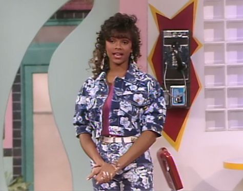 89~93 Lisa Turtle From 'Saved By The Bell' Style Lessons That Are Still Relevant Today — PHOTOS Saved By The Bell Outfits, Kelly Kapowski Outfit, Lisa Turtle, Lark Voorhies, Early 90s Fashion, Tiffani Amber Thiessen, Kelly Kapowski, 90s Inspired Outfits, Family Tv