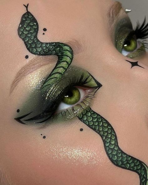 Snake Charmer Makeup, Halloween Snake Costume, Snake Eyes Makeup, Snake Face Makeup, Medusa Inspired Makeup, Halloween Costumes Green Hair, Halloween Makeup Medusa, Medusa Eye Makeup, Snake Makeup Halloween