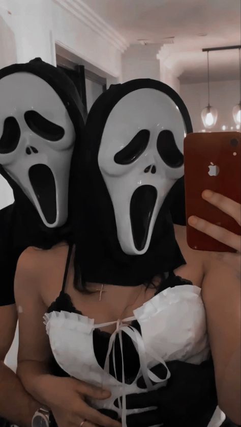 ghostface halloween ghostface couple Ghostface Couple, Ghostface Costume, Halloween Rave Outfits, Halloween Pfps, Ghost Heart, Mask Horror, Scream Mask, Halloween Rave, Halloween Parejas