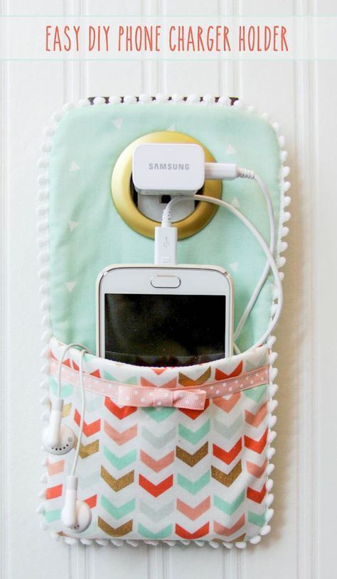 DIY Phone Charger Holder Holder - LOVE this idea!! Diy Phone Charger, Phone Charging Holder, Raw Kitchen, Phone Charger Station, Crochet Phone Cases, Phone Charger Holder, Charger Holder, Creative Sewing, Quick Crafts