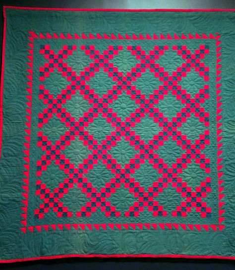 double irish chain quilt Double Irish Chain Quilt, Ocean Waves Quilt, Irish Chain Quilt, Dog Parks, Red And White Quilts, Amazing Kitchen, Star Of Bethlehem, Celtic Design, Antique Quilts