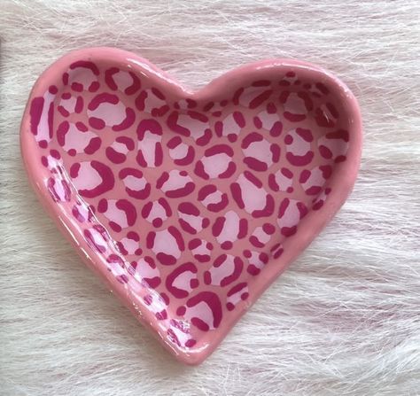 Pink jewelry trinket dish Pottery Easy Ideas Simple, Leopard Print Pottery, Star Clay Dish, Heart Ashtray Clay, Slab Pottery Ideas Creative, Cute Easy Pottery Ideas, Girly Ashtray, Coquette Clay Ideas, Ashtray Clay Ideas