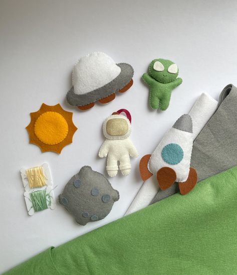 Make Your Own Felt space garland , sewing pattern baby mobile, set for sew mobile garland kit. DIY craft.Craft kit Astronaut. Felt kit Space Felt Pattern, Astronaut Sewing Pattern, Felt Spaceship, Felt Crafts To Sell, Felt Astronaut, Felt Crafts For Kids, Space Garland, Felt Crafts Kids, Space Felt