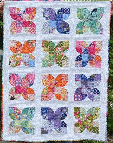 she can quilt: Butterflies - Ta Da! Flower Quilt Patterns, Drunkards Path Quilt, Drunkards Path, Spring Quilts, Circle Quilts, Butterfly Quilt, Flower Quilts, Scrap Quilt Patterns, Crazy Quilting