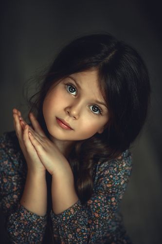 Photographer professional Ирина Ганич (Iren Ganich). From country Russia. City Донецк. Child Model Photo Shoot, Kid Poses For Photoshoot, Patriots Painting, Poses For Kids Photoshoot, Kids Photoshoot Poses, Kids Portrait Ideas, Kid Photoshoot Ideas, Child Photography Ideas, Kids Portrait Studio