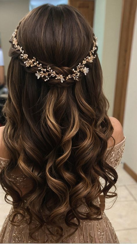 Wedding Hairstyles For Tiara, Fancy Party Hairstyles, Cute Prom Hairstyles, Formal Hairstyles For Long Hair, Engagement Hairstyles, Vlasové Trendy, Quince Hairstyles, Video Tiktok, Long Hair Wedding Styles