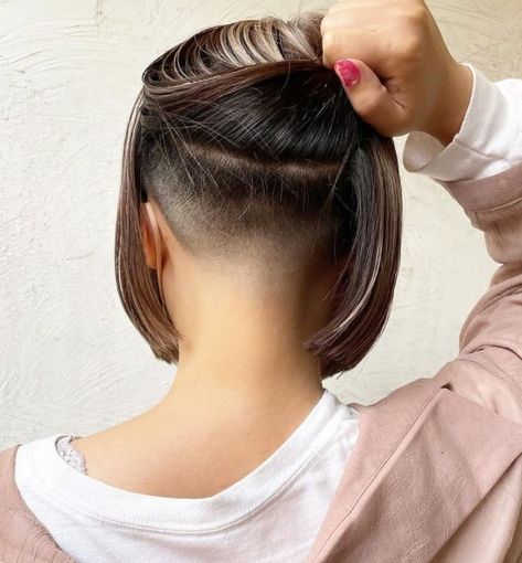 Undercut Bob for Thick Hair Shaved Bob, Undercut Bob, Undercut Styles, Undercut Designs, Undercut Long Hair, Undercut Hairstyles Women, Nape Undercut, Shaved Undercut, Undercut Women