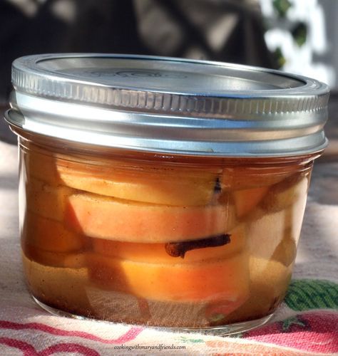 pickled apples Pickled Apples Slices, Pickled Apples Recipe, Sweet Potatoes And Apples, Potatoes And Apples, Pickled Apples, Produce Farm, Pickled Fruit, Pan Roast, Honeycrisp Apple