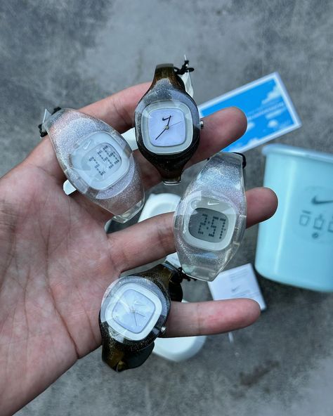 Nike Presto Digital & Analog 00s | Y2K Watch Condition: 10/10 (fullbox) Size: 30 mm / Women DM for Detail ♻️ #niketriax Nike Presto Watch, Y2k Watch, Nike Watch, Shopping Aesthetic, Tech Deck, Nike Presto, Art Jewelry Design, Jewelry Accessories Ideas, Fashion Hair Accessories