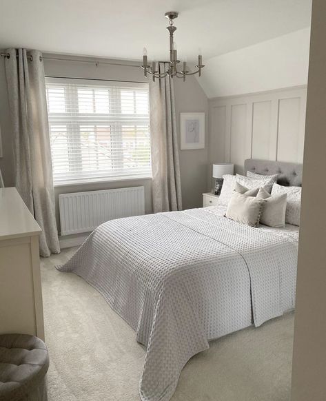 Light Grey Panelling Bedroom, Neutral Bedroom With Panelling, Grey Bedroom Panelling, Neutral Panelling Bedroom, Neutral Bedroom Panelling, Neutral Bedroom Carpet, Bedroom Ideas Grey Carpet, Bedroom Panneling Ideas, Double Bedroom Ideas