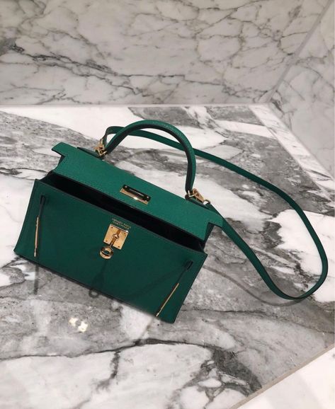 Emerald Green Handbag, Hermes Green Bag, Green Kelly Bag, Green Bag Aesthetic, Mini Kelly Hermes, Hermes Wishlist, Mini Kelly Bag, Hermes Kelly Sellier, Luxury Essentials