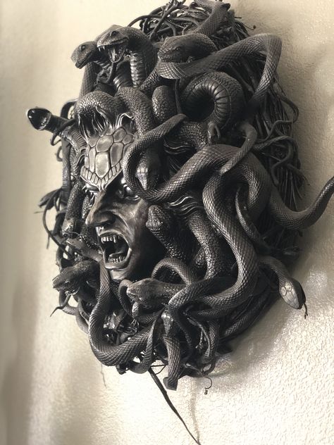 Medusa made by Kac3l Designs. 2017 Medusa Mask Diy, Scary Medusa, Medusa Mask, Medusa Artwork, Functional Crafts, Scary Decorations, Halloween Props Diy, Goth Home Decor, Halloween 2019