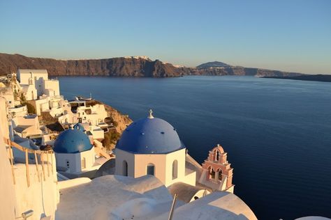 Best Tips on How To Visit Greece’s Amazing #Santorini Island #akrotiri #europe Europe Greece, Visit Greece, Santorini Island, Visiting Greece, The Ruins, Santorini, Sydney Opera House, Greece, Building