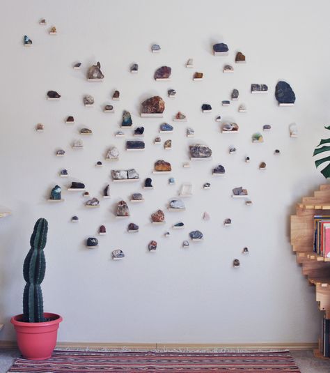 Diy Shelves Bedroom, Rock Collection Display, Floating Shelves With Lights, Shelves Bedroom, Ikea Floating Shelves, Long Floating Shelves, Floating Shelves Bedroom, Floating Shelves Living Room, Black Floating Shelves