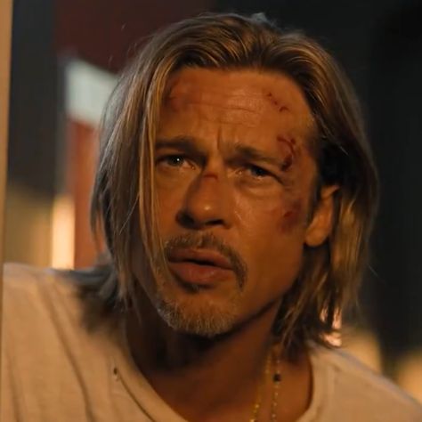 Brad Pitt as "Ladybug" in Bullet Train (2022) Brad Pitt Icon, Bullet Train Ladybug, Brad Pitt Bullet Train, Brad Pitt Wallpaper, Brad Pitt Gif, Brad Pitty, Brad Pitt Long Hair, Brad Pitt Hair, Clue Board