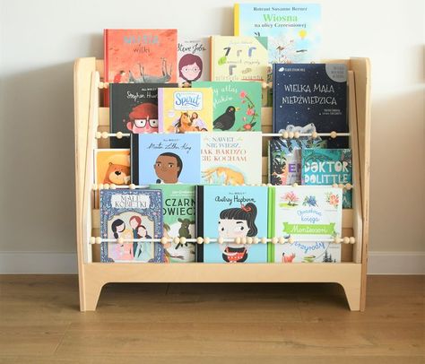 This beautiful bookshelf is a wonderful piece of furniture for your child. We would like to present you a front-facing bookshelf. The bookshelf is designed to encourage children for active reading and support their independent decision making. The bookcase is designed to exposure the books with an easy access , what's more, there is a storage in back (helpful in rotation). Natural Library, Montessori Library, Montessori Bookcase, Library For Kids, Toddler Bookshelf, Front Facing Bookshelf, Toddler Bookcase, Leaning Bookshelf, Montessori Bookshelf