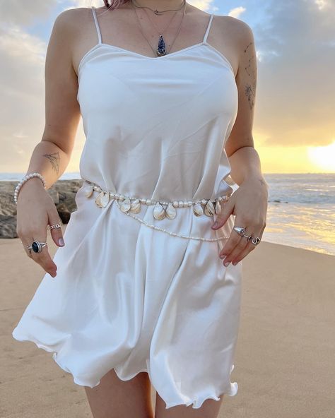 Channel your inner mermaid with our exquisite pearl belly chain belts! 🧜‍♀️✨ These elegant accessories add a touch of oceanic magic to any outfit 🐚🌞 More than 20 seashells and 100 freshwater pearls were used for this project, and i am in love with the result! available to purchase. it’s made to order so each waist chain is unique💖 #MermaidFashion #PearlBellyChain #BeachStyle #MermaidCore #GirlinWhitedress #Realperals #Sirencore #SirenFashion Diy Waist Chain, Belly Chain Outfit, Waist Chain Outfit, Waist Belt Pearls, Mermaid Closet, Shell Waist Chain, Seashell Waist Chain, Sea Shell Belt, Pearl Waist Belt