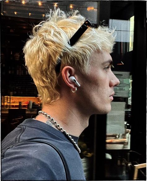 Bleached Hair Men, Men Blonde Hair, Buzz Cut Hairstyles, Mens Haircuts Short Hair, Men Haircut Curly Hair, Mullet Haircut, Men Hair Color, Hair Inspiration Short, Punk Hair