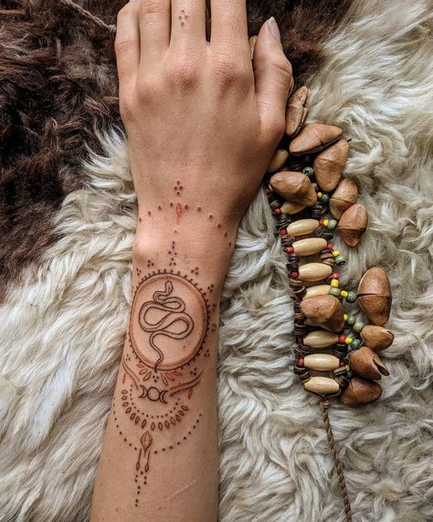 Brown Ink Tattoo, Brown Tattoo Ink, Brown Tattoo, Bohemian Tattoo, Browning Tattoo, Cuff Tattoo, Cool Wrist Tattoos, Muster Tattoos, Red Tattoos