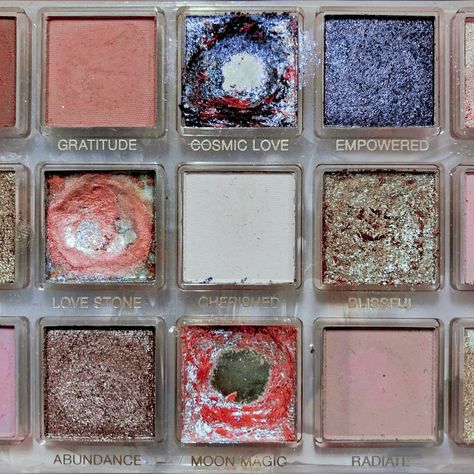 Used Eyeshadow Palette, Metallic Eyeshadow Palette, Makeup Pallets, Makeup Palettes, Eyeshadow Palettes, Eyeshadow Pallets, Foto Ideas Instagram, Shadow Palette, Makeup Palette