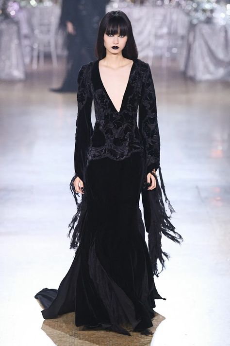 www.reneeruin.com: Rodarte | FALL 2023 READY-TO-WEAR Rodarte Fall 2023, 90s Gothic Fashion, Gothic Runway Fashion, Rodarte 2023, Romantic Runway, 90s Goth Fashion, Haunt Couture, Dark Glamour, Digital Wardrobe