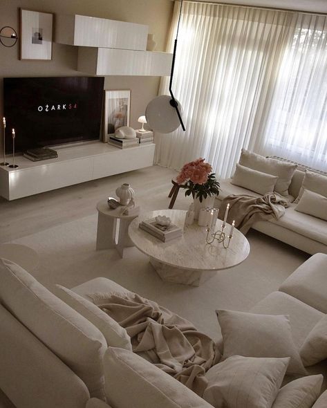 Beige And White Living Room, White Sofa Living Room, Halloween Living Room, Classy Living Room, Elegant Living Room Decor, Living Room Designs Small Spaces, Apartment Chic, Beige Living Rooms, Future Apartment Decor